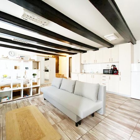 Piata Sfatului Brassai Plus - Annastasia'S Studio Brasov Ngoại thất bức ảnh